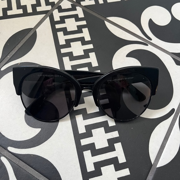 Diff sunglasses with case - Picture 1 of 3